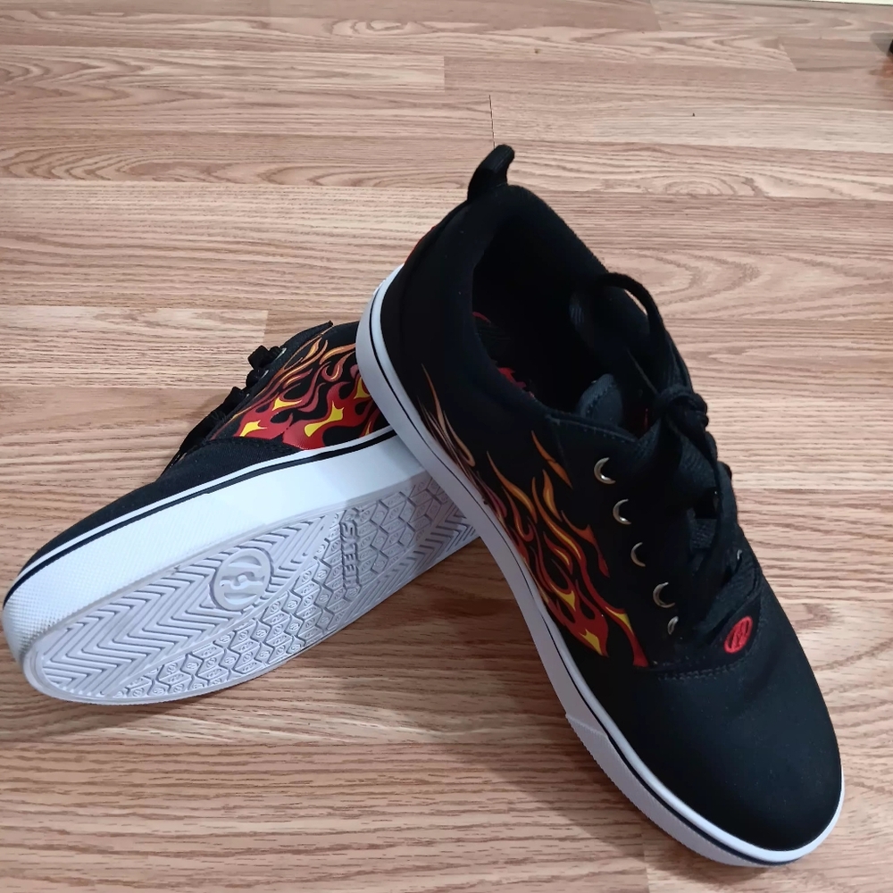 Heelys Pro Mens Size 7 Black Red Flames Athletic Skate Sneakers - Picture 2 of 10